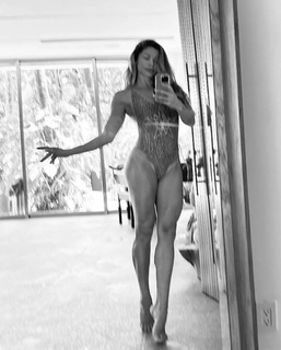 Grazi Massafera feet photo thumbnail