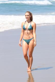 Greer Grammer feet photo thumbnail