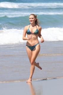 Greer Grammer feet photo thumbnail