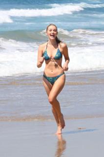 Greer Grammer feet photo thumbnail