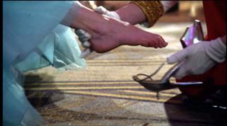 Greer Grammer feet photo thumbnail