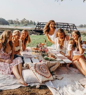 Greer Grammer feet photo thumbnail