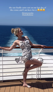 Greer Grammer feet photo thumbnail