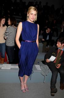 Greta Gerwig feet photo thumbnail