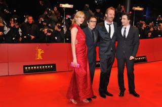 Greta Gerwig feet photo thumbnail