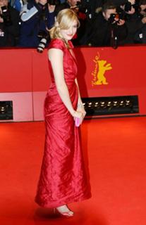 Greta Gerwig feet photo thumbnail