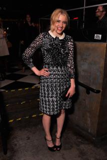Greta Gerwig feet photo thumbnail