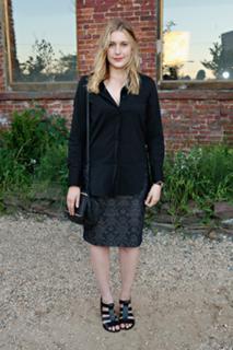 Greta Gerwig feet photo thumbnail