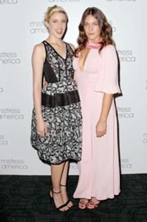 Greta Gerwig feet photo thumbnail