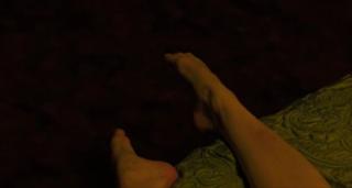 Greta Gerwig feet photo thumbnail