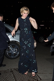 Greta Gerwig feet photo thumbnail