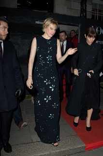 Greta Gerwig feet photo thumbnail