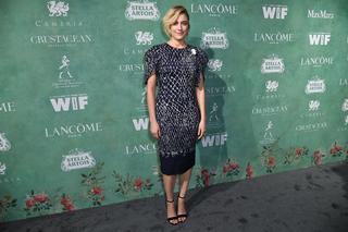 Greta Gerwig feet photo thumbnail