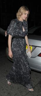 Greta Gerwig feet photo thumbnail