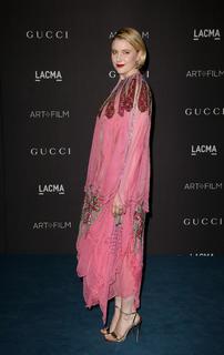 Greta Gerwig feet photo thumbnail