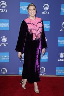 Greta Gerwig feet photo thumbnail