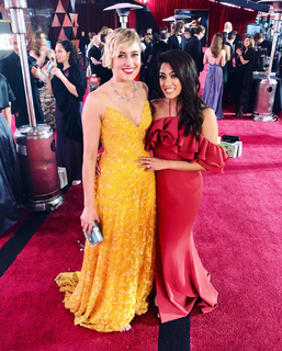 Greta Gerwig feet photo thumbnail