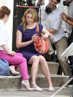 Greta Gerwig feet photo thumbnail