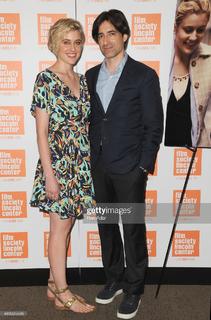 Greta Gerwig feet photo thumbnail