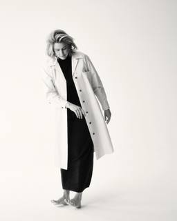 Greta Gerwig feet photo thumbnail