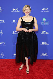 Greta Gerwig feet photo thumbnail