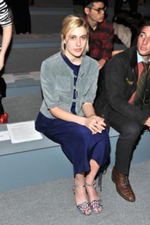 Greta Gerwig feet photo thumbnail
