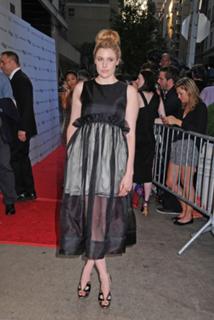 Greta Gerwig feet photo thumbnail
