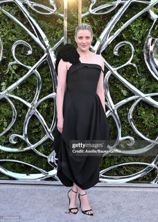 Greta Gerwig feet photo 5
