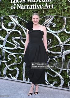 Greta Gerwig feet photo 4