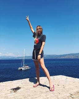 Greta Ray feet photo thumbnail