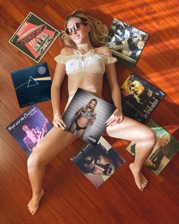 Greta Ray feet photo thumbnail