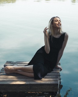 Greta Ray feet photo thumbnail