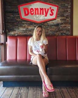 Greta Ray feet photo thumbnail