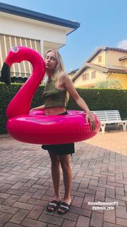 Greta Ray feet photo thumbnail