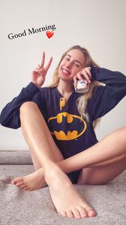 Greta Ray feet photo thumbnail