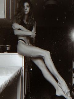 Greta Zuccarello feet photo 8