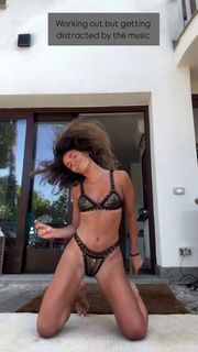 Greta Zuccarello feet photo 3
