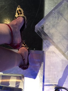Gretchen Carlson feet photo thumbnail