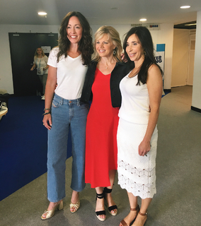 Gretchen Carlson feet photo thumbnail