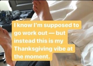 Gretchen Carlson feet photo thumbnail