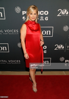 Gretchen Carlson feet photo thumbnail