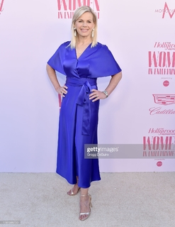 Gretchen Carlson feet photo thumbnail