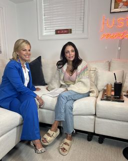 Gretchen Carlson feet photo thumbnail