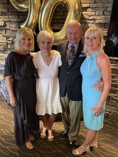 Gretchen Carlson feet photo thumbnail