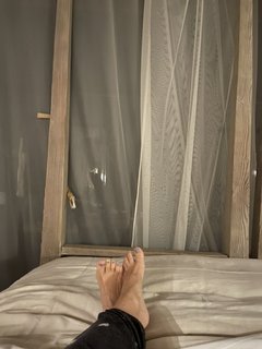 Gretchen Carlson feet photo thumbnail