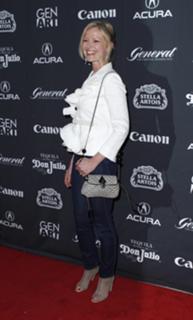 Gretchen Mol feet photo thumbnail