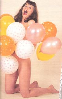 Gretchen Mol feet photo thumbnail