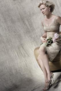 Gretchen Mol feet photo thumbnail