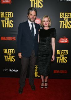 Gretchen Mol feet photo thumbnail