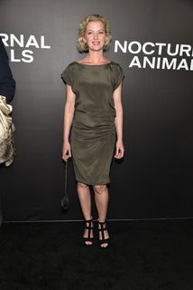 Gretchen Mol feet photo thumbnail